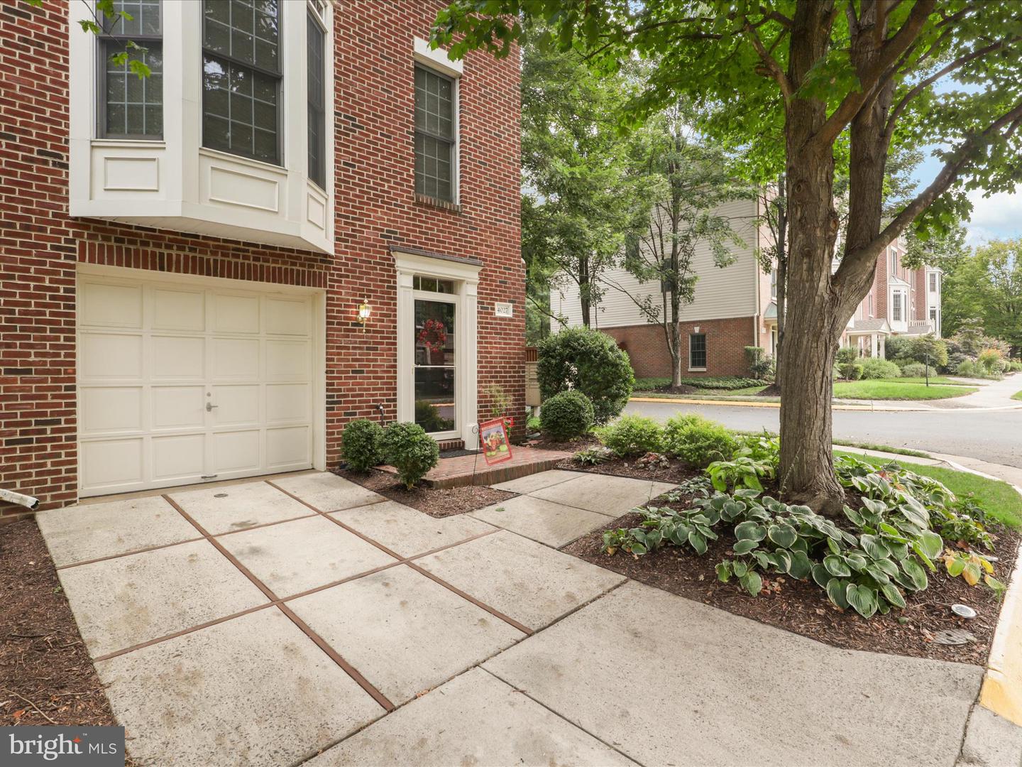 4027 HEATHERSTONE CT, FAIRFAX, Virginia 22030, 3 Bedrooms Bedrooms, ,3 BathroomsBathrooms,Residential,For sale,4027 HEATHERSTONE CT,VAFX2269158 MLS # VAFX2269158