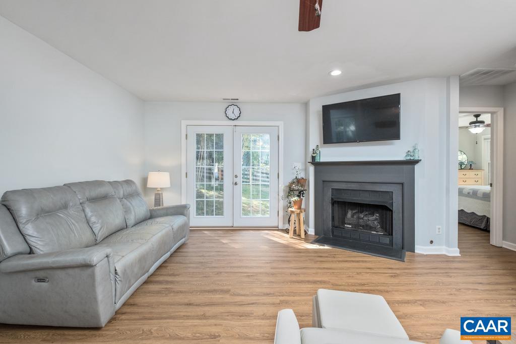 217 BLACKTHORN LN, CHARLOTTESVILLE, Virginia 22902, 2 Bedrooms Bedrooms, ,1 BathroomBathrooms,Residential,For sale,217 BLACKTHORN LN,669342 MLS # 669342