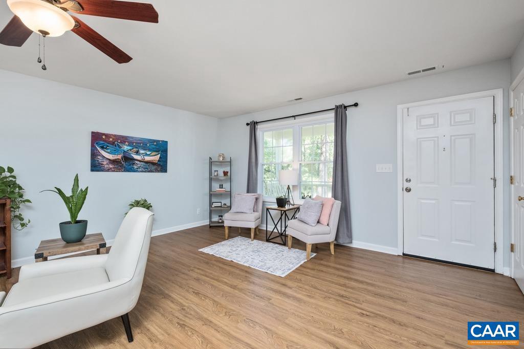 217 BLACKTHORN LN, CHARLOTTESVILLE, Virginia 22902, 2 Bedrooms Bedrooms, ,1 BathroomBathrooms,Residential,For sale,217 BLACKTHORN LN,669342 MLS # 669342