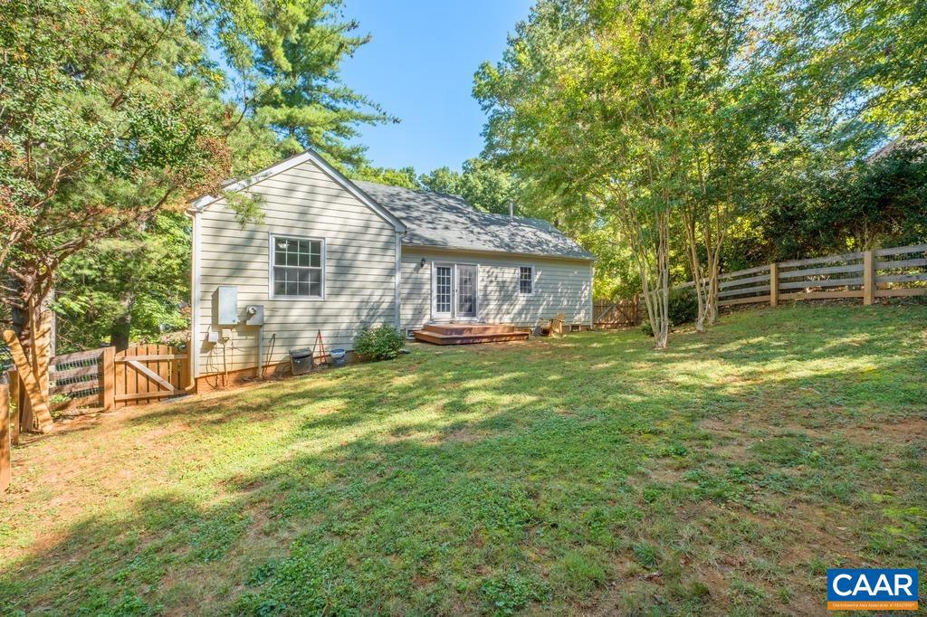 217 BLACKTHORN LN, CHARLOTTESVILLE, Virginia 22902, 2 Bedrooms Bedrooms, ,1 BathroomBathrooms,Residential,For sale,217 BLACKTHORN LN,669342 MLS # 669342