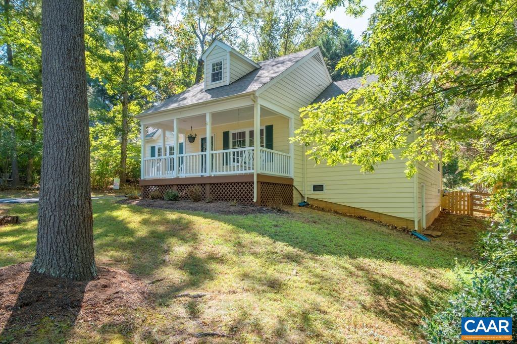 217 BLACKTHORN LN, CHARLOTTESVILLE, Virginia 22902, 2 Bedrooms Bedrooms, ,1 BathroomBathrooms,Residential,For sale,217 BLACKTHORN LN,669342 MLS # 669342