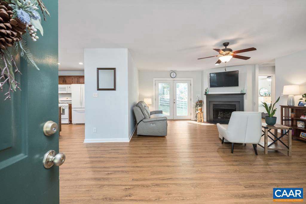 217 BLACKTHORN LN, CHARLOTTESVILLE, Virginia 22902, 2 Bedrooms Bedrooms, ,1 BathroomBathrooms,Residential,For sale,217 BLACKTHORN LN,669342 MLS # 669342