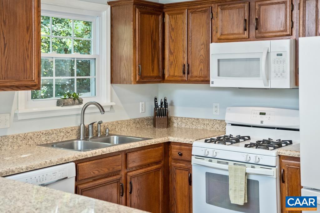 217 BLACKTHORN LN, CHARLOTTESVILLE, Virginia 22902, 2 Bedrooms Bedrooms, ,1 BathroomBathrooms,Residential,For sale,217 BLACKTHORN LN,669342 MLS # 669342