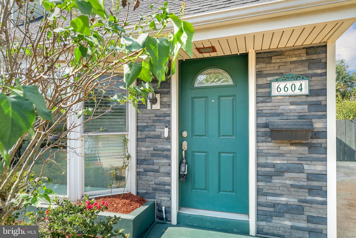6604 CAVALIER DR, ALEXANDRIA, Virginia 22307, 3 Bedrooms Bedrooms, ,2 BathroomsBathrooms,Residential,For sale,6604 CAVALIER DR,VAFX2269248 MLS # VAFX2269248