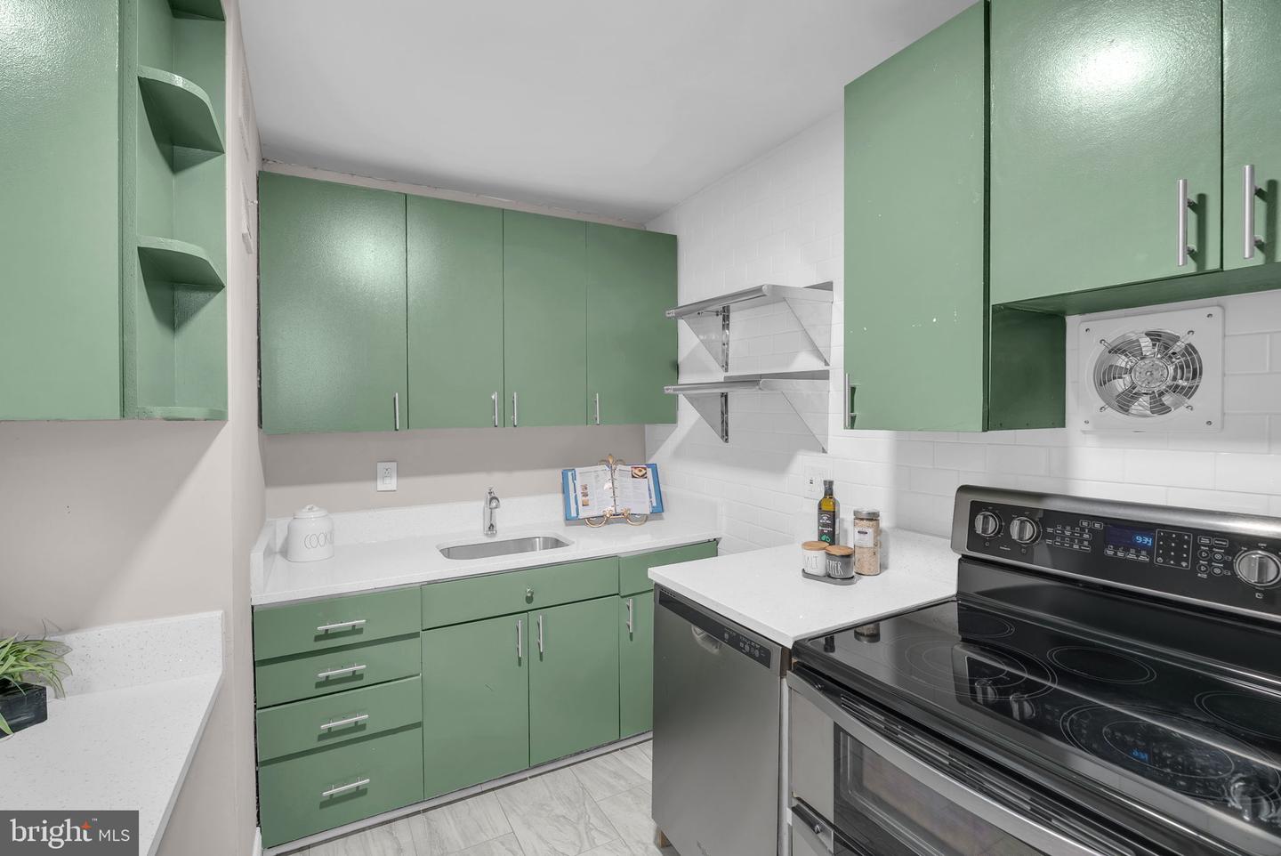 6604 CAVALIER DR, ALEXANDRIA, Virginia 22307, 3 Bedrooms Bedrooms, ,2 BathroomsBathrooms,Residential,For sale,6604 CAVALIER DR,VAFX2269248 MLS # VAFX2269248