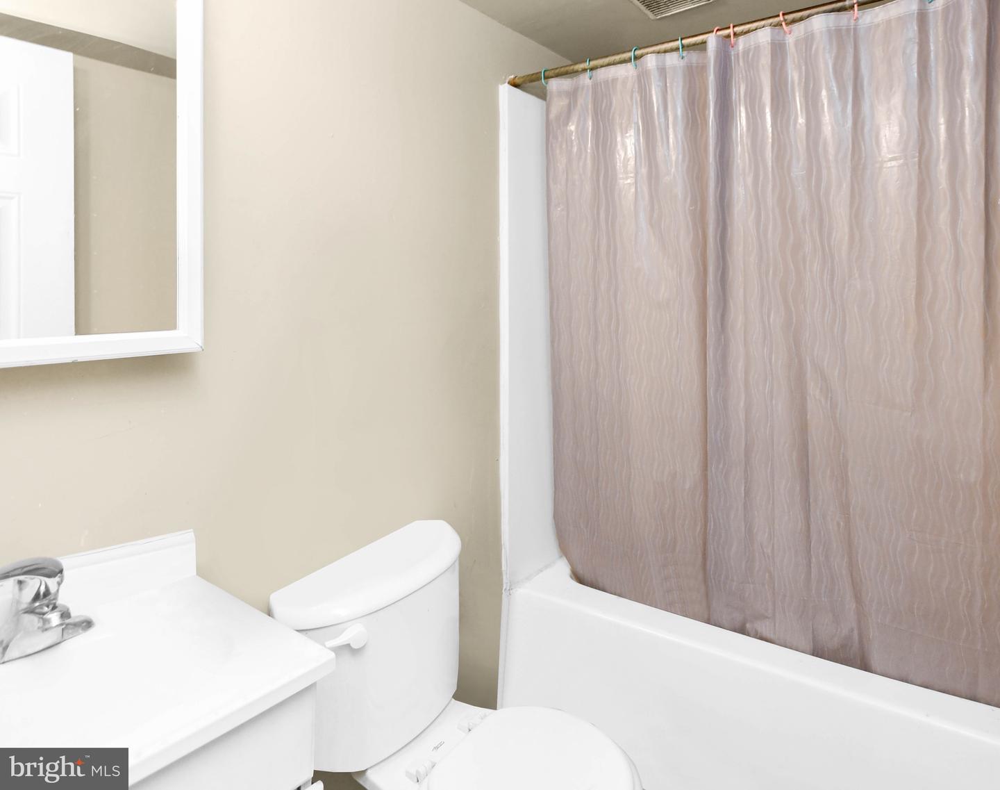 5009 D ST SE #202, WASHINGTON, District Of Columbia 20019, 2 Bedrooms Bedrooms, ,1 BathroomBathrooms,Residential,For sale,5009 D ST SE #202,DCDC2224316 MLS # DCDC2224316