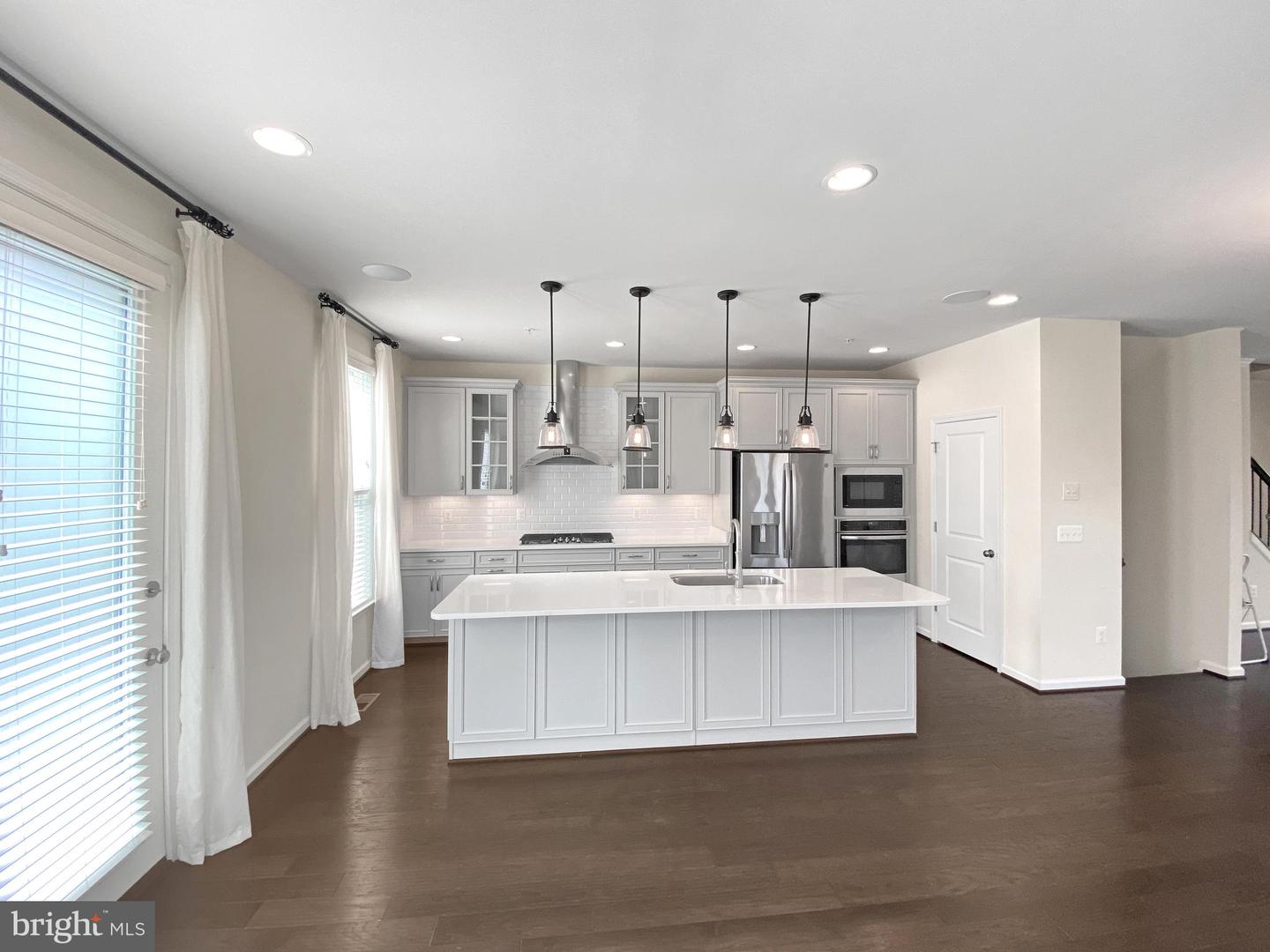 4967 LAKESIDE XING, CHANTILLY, Virginia 20151, 3 Bedrooms Bedrooms, ,3 BathroomsBathrooms,Residential,For sale,4967 LAKESIDE XING,VAFX2269444 MLS # VAFX2269444