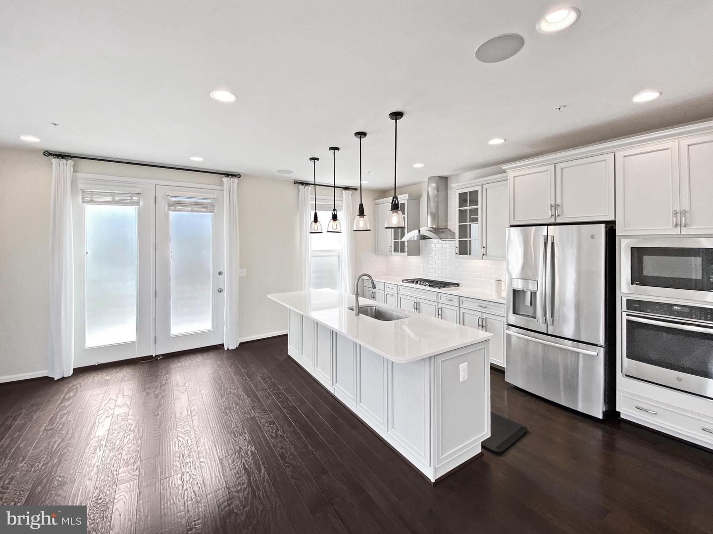 4967 LAKESIDE XING, CHANTILLY, Virginia 20151, 3 Bedrooms Bedrooms, ,3 BathroomsBathrooms,Residential,For sale,4967 LAKESIDE XING,VAFX2269444 MLS # VAFX2269444