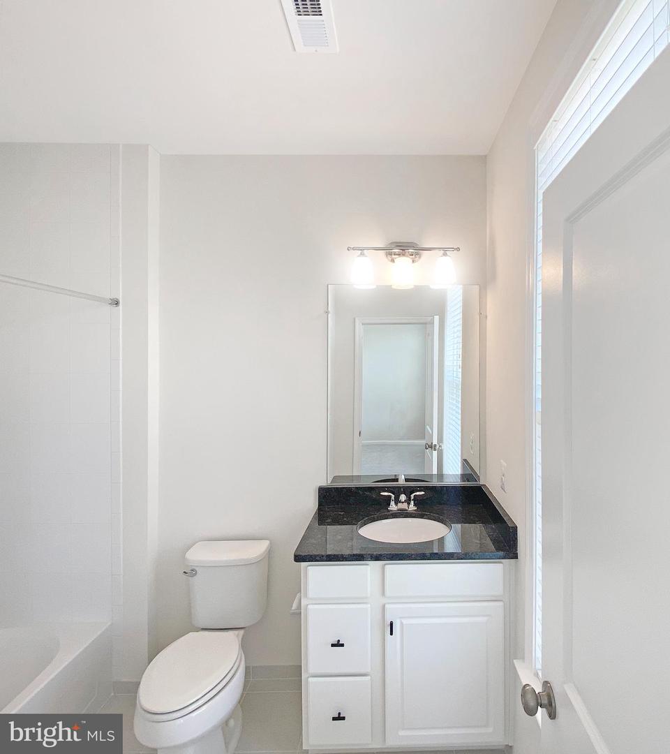 4967 LAKESIDE XING, CHANTILLY, Virginia 20151, 3 Bedrooms Bedrooms, ,3 BathroomsBathrooms,Residential,For sale,4967 LAKESIDE XING,VAFX2269444 MLS # VAFX2269444