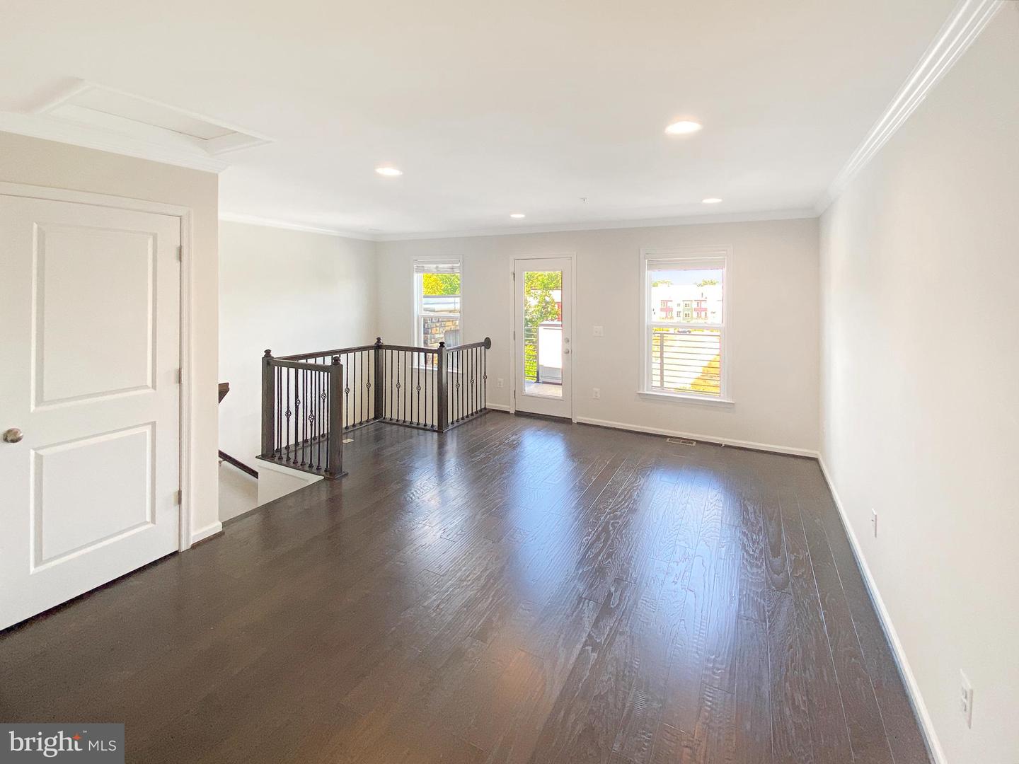 4967 LAKESIDE XING, CHANTILLY, Virginia 20151, 3 Bedrooms Bedrooms, ,3 BathroomsBathrooms,Residential,For sale,4967 LAKESIDE XING,VAFX2269444 MLS # VAFX2269444