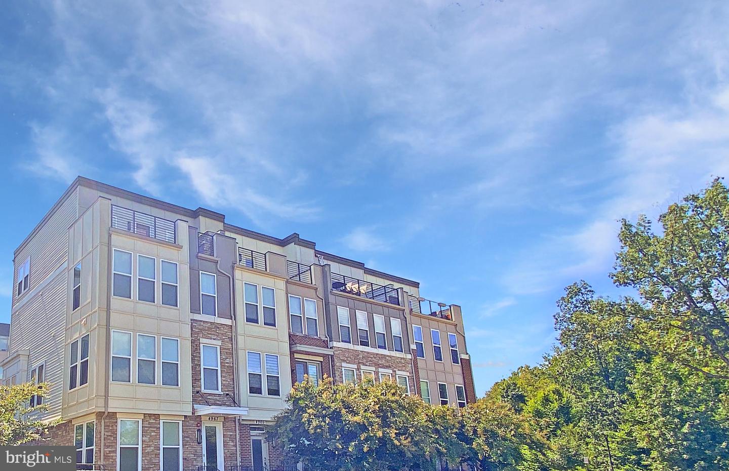 4967 LAKESIDE XING, CHANTILLY, Virginia 20151, 3 Bedrooms Bedrooms, ,3 BathroomsBathrooms,Residential,For sale,4967 LAKESIDE XING,VAFX2269444 MLS # VAFX2269444