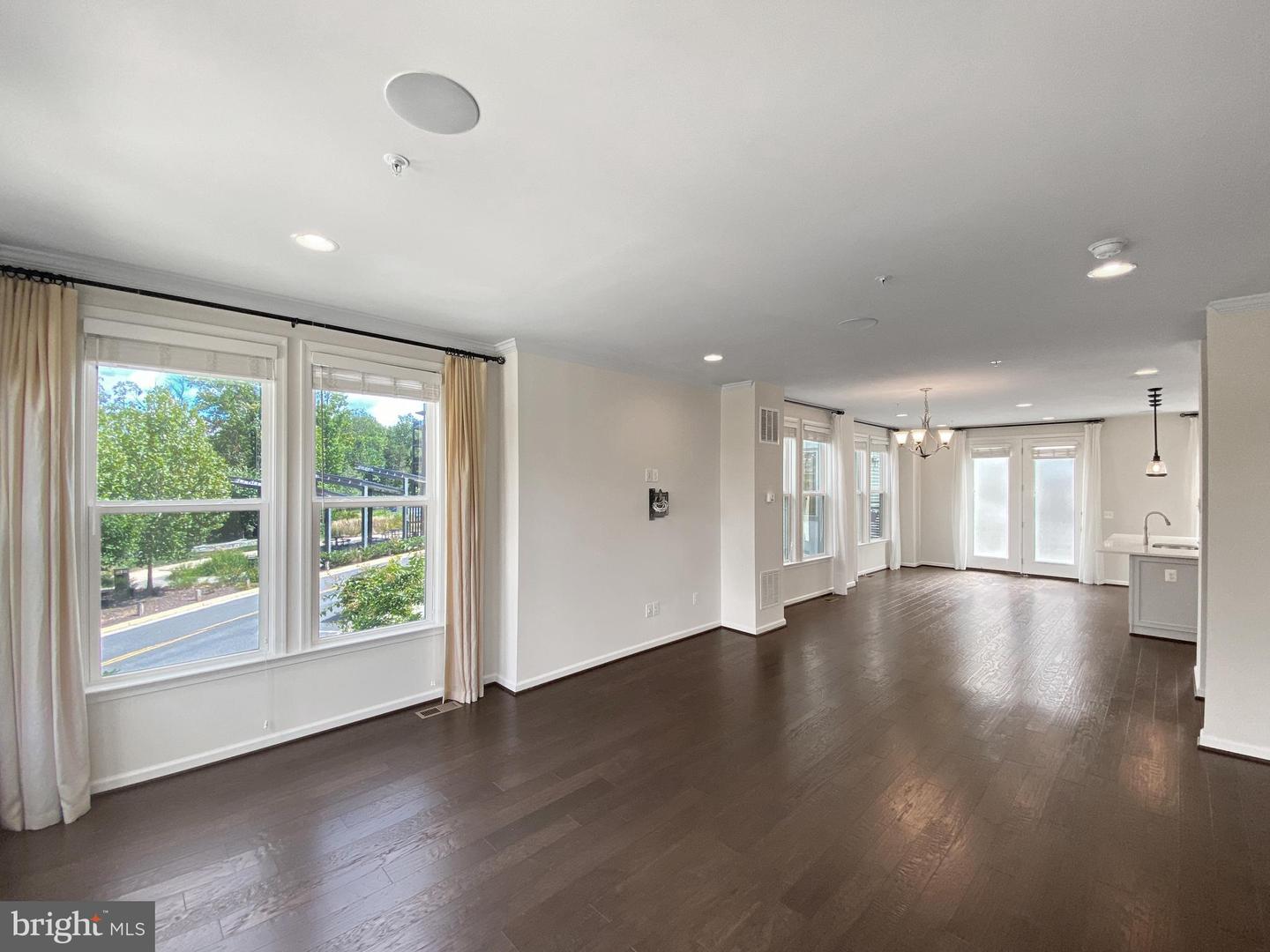 4967 LAKESIDE XING, CHANTILLY, Virginia 20151, 3 Bedrooms Bedrooms, ,3 BathroomsBathrooms,Residential,For sale,4967 LAKESIDE XING,VAFX2269444 MLS # VAFX2269444