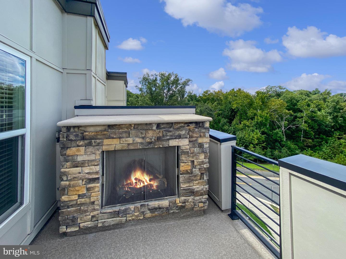 4967 LAKESIDE XING, CHANTILLY, Virginia 20151, 3 Bedrooms Bedrooms, ,3 BathroomsBathrooms,Residential,For sale,4967 LAKESIDE XING,VAFX2269444 MLS # VAFX2269444