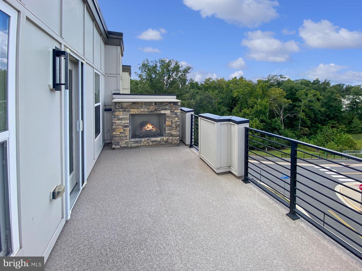 4967 LAKESIDE XING, CHANTILLY, Virginia 20151, 3 Bedrooms Bedrooms, ,3 BathroomsBathrooms,Residential,For sale,4967 LAKESIDE XING,VAFX2269444 MLS # VAFX2269444