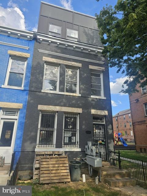 1404 1ST ST SW, WASHINGTON, District Of Columbia 20024, 2 Bedrooms Bedrooms, 6 Rooms Rooms,2 BathroomsBathrooms,Residential,For sale,1404 1ST ST SW,DCDC2224328 MLS # DCDC2224328
