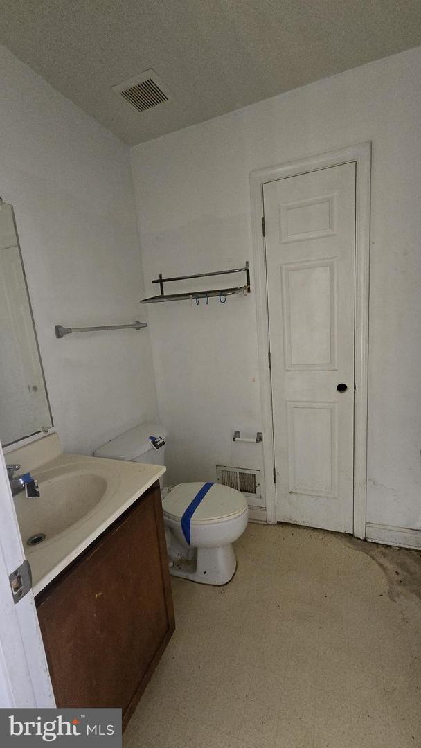 5002 KIMI GRAY CT SE, WASHINGTON, District Of Columbia 20019, 3 Bedrooms Bedrooms, ,2 BathroomsBathrooms,Residential,For sale,5002 KIMI GRAY CT SE,DCDC2224376 MLS # DCDC2224376