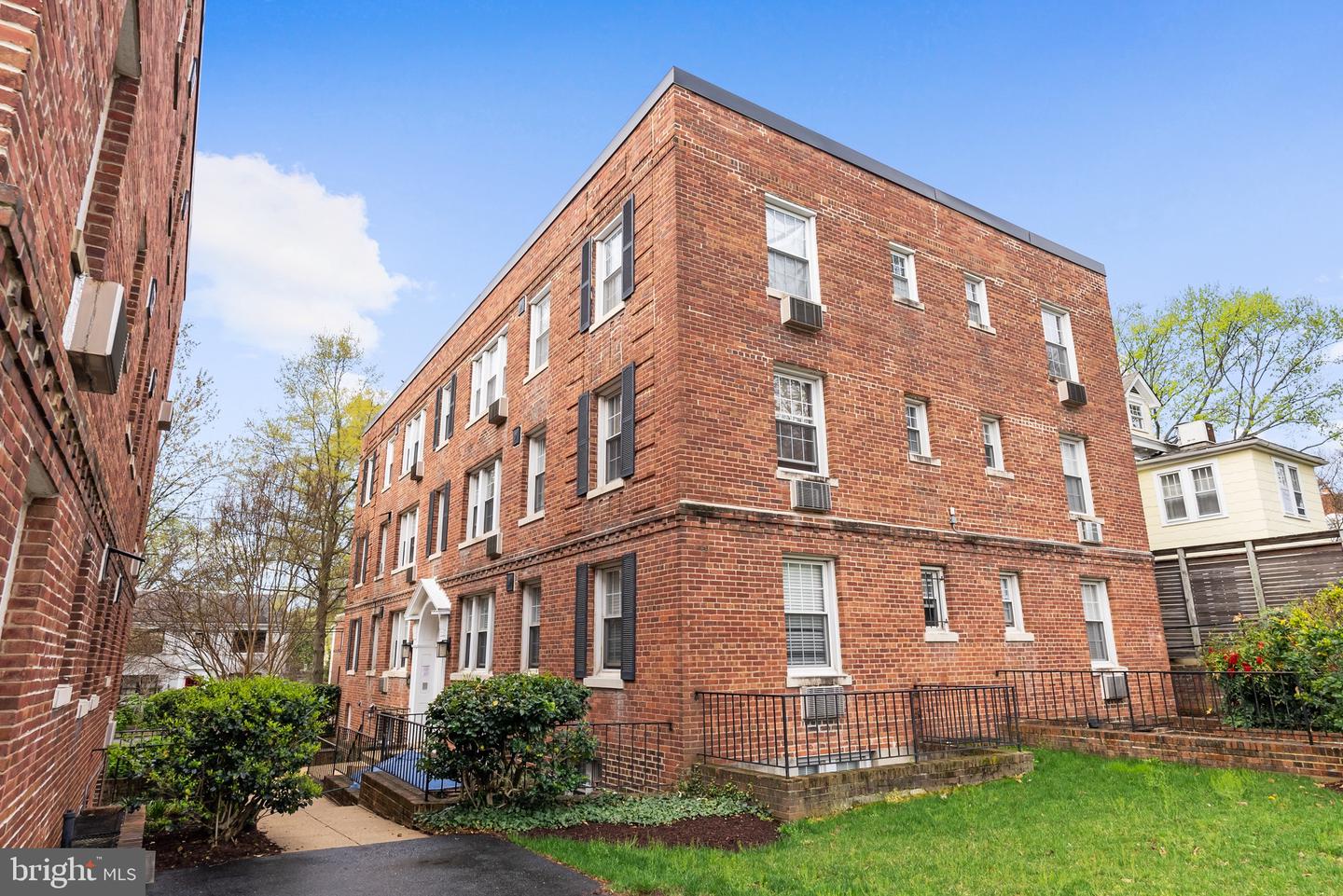 4491 MACARTHUR BLVD NW #303, WASHINGTON, District Of Columbia 20007, 2 Bedrooms Bedrooms, ,1 BathroomBathrooms,Residential,For sale,4491 MACARTHUR BLVD NW #303,DCDC2193234 MLS # DCDC2193234