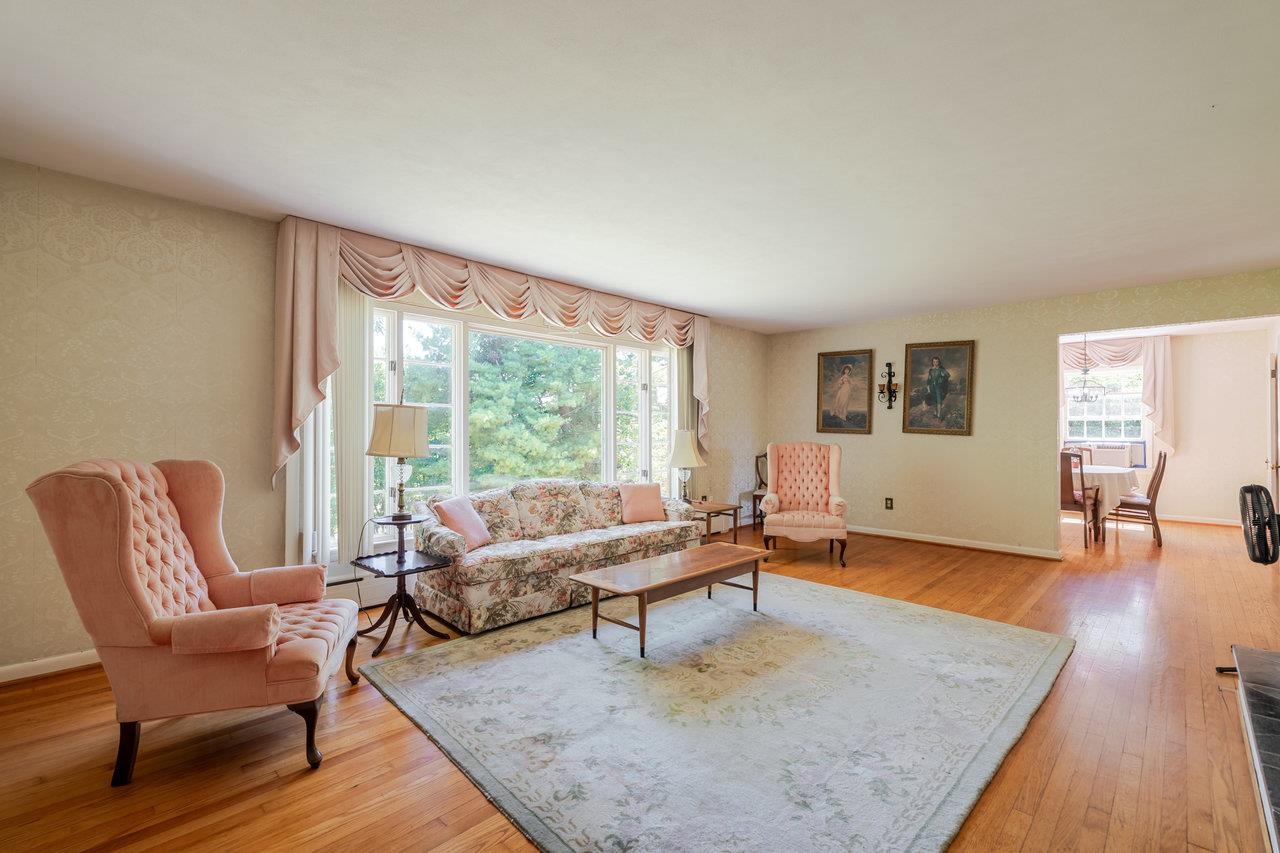 527 CRESTOVER DR, BROADWAY, Virginia 22815, 4 Bedrooms Bedrooms, ,2 BathroomsBathrooms,Residential,527 CRESTOVER DR,669427 MLS # 669427