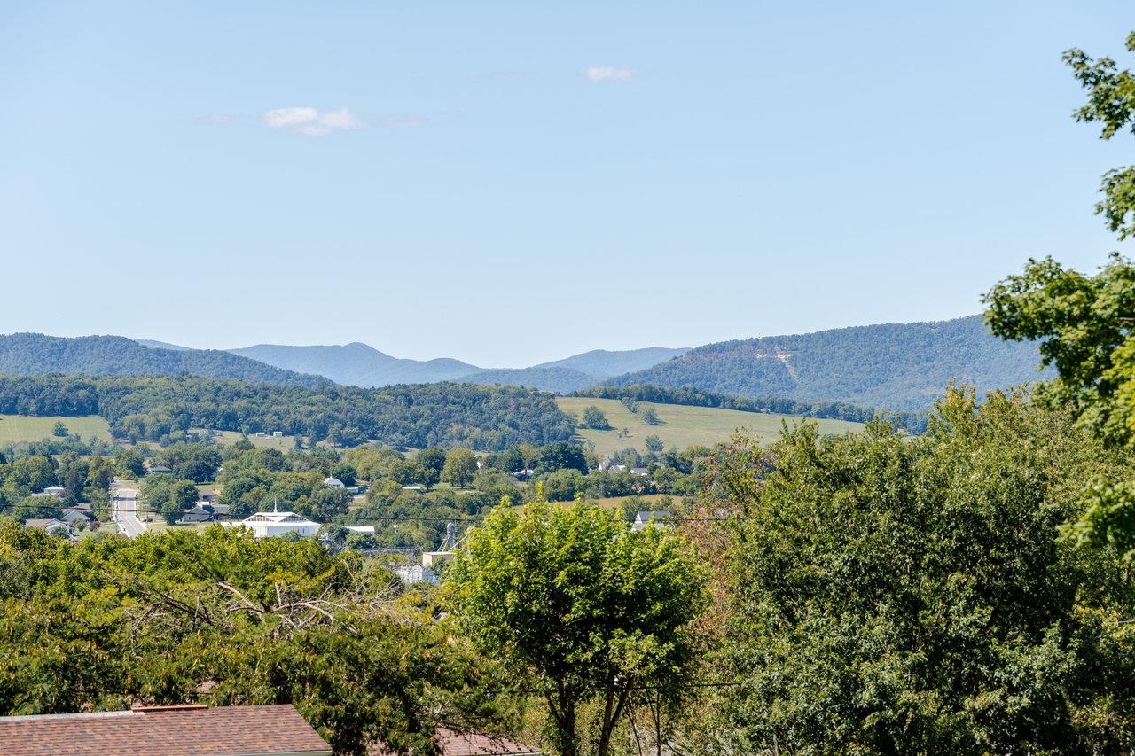 527 CRESTOVER DR, BROADWAY, Virginia 22815, 4 Bedrooms Bedrooms, ,2 BathroomsBathrooms,Residential,527 CRESTOVER DR,669427 MLS # 669427