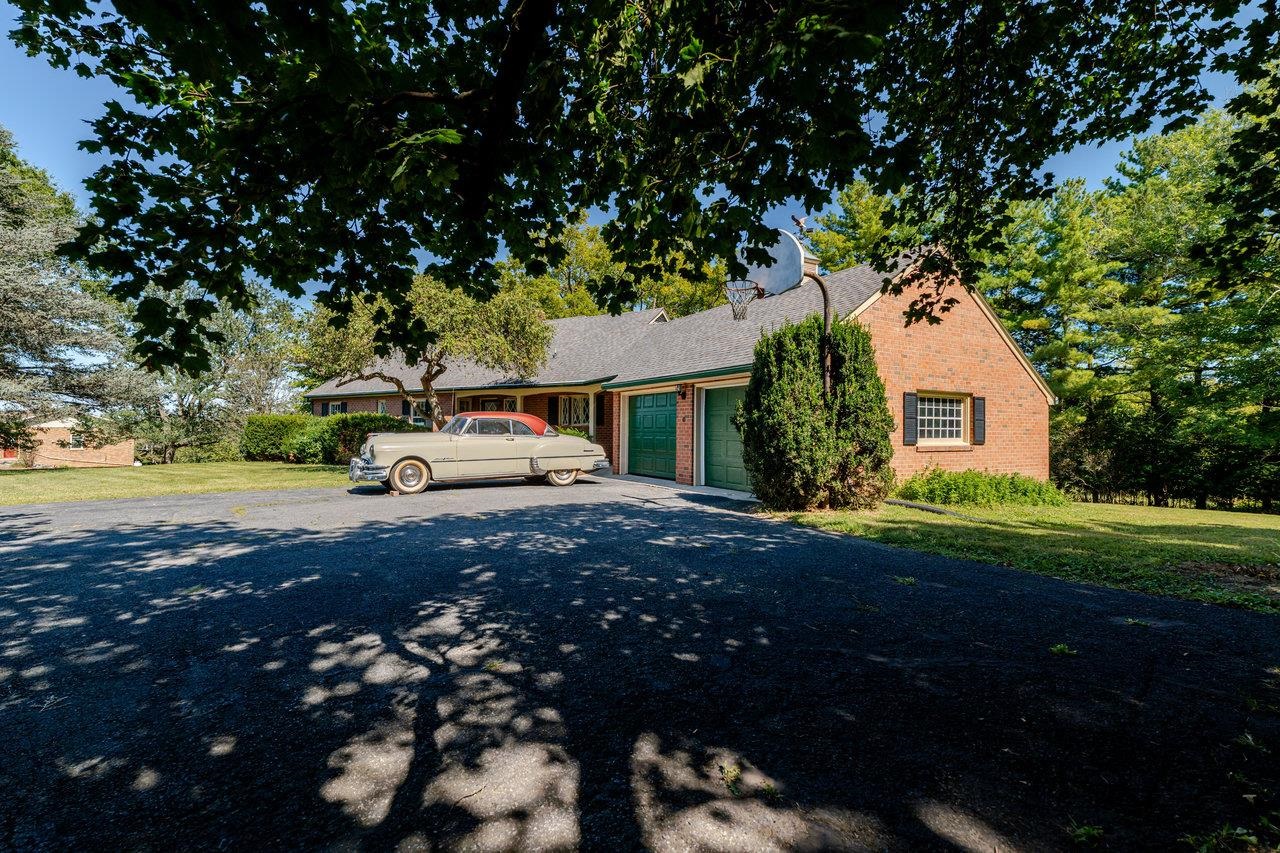 527 CRESTOVER DR, BROADWAY, Virginia 22815, 4 Bedrooms Bedrooms, ,2 BathroomsBathrooms,Residential,527 CRESTOVER DR,669427 MLS # 669427