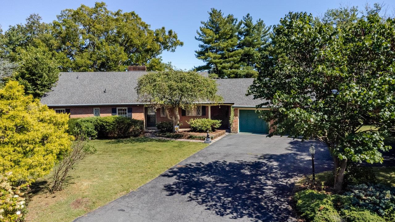 527 CRESTOVER DR, BROADWAY, Virginia 22815, 4 Bedrooms Bedrooms, ,2 BathroomsBathrooms,Residential,527 CRESTOVER DR,669427 MLS # 669427