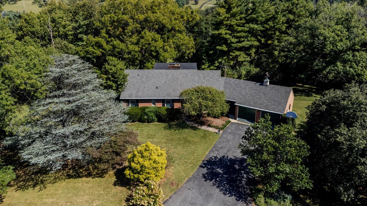 527 CRESTOVER DR, BROADWAY, Virginia 22815, 4 Bedrooms Bedrooms, ,2 BathroomsBathrooms,Residential,527 CRESTOVER DR,669427 MLS # 669427