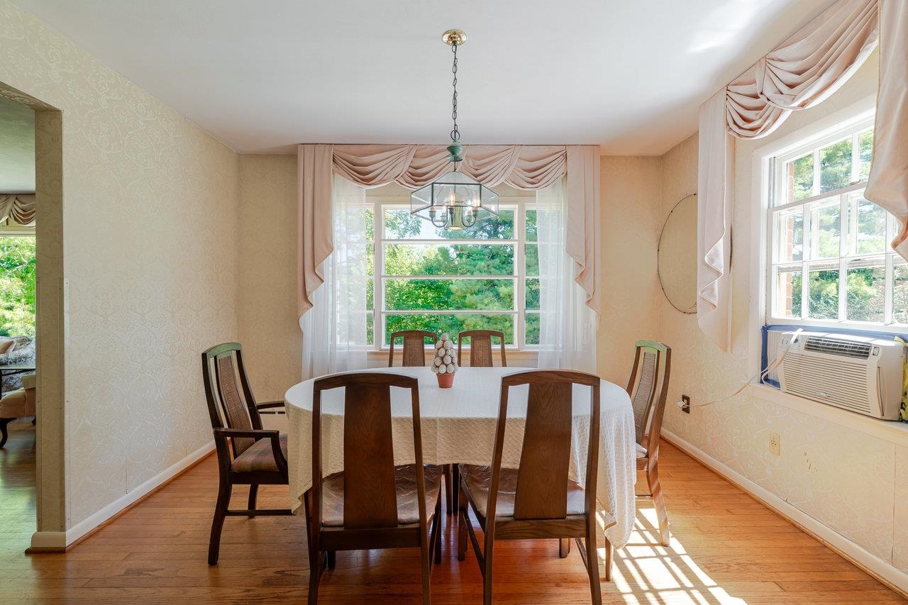 527 CRESTOVER DR, BROADWAY, Virginia 22815, 4 Bedrooms Bedrooms, ,2 BathroomsBathrooms,Residential,527 CRESTOVER DR,669427 MLS # 669427