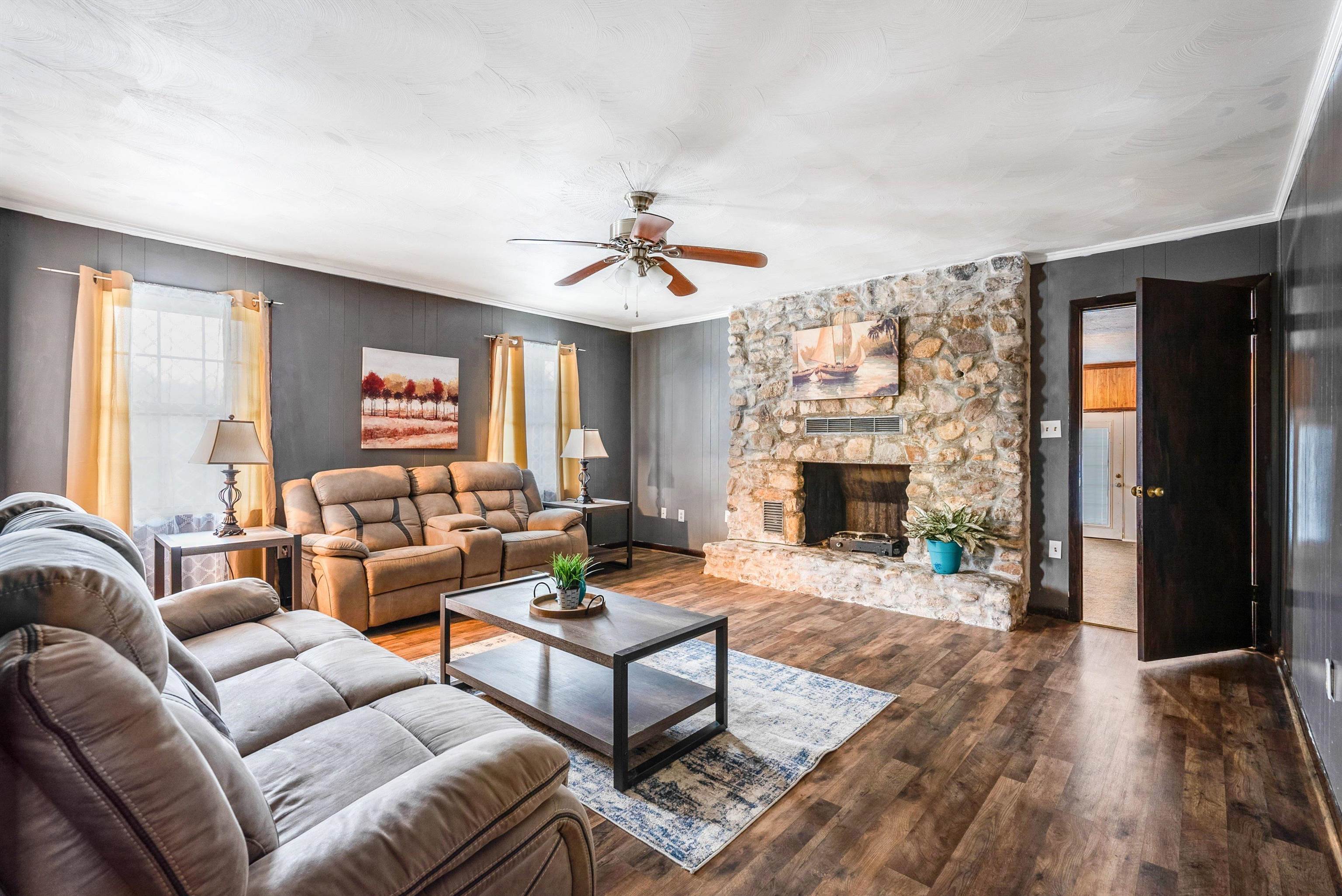 2064 CHURCHVILLE AVE, STAUNTON, Virginia 24401, 4 Bedrooms Bedrooms, ,3 BathroomsBathrooms,Residential,2064 CHURCHVILLE AVE,669435 MLS # 669435