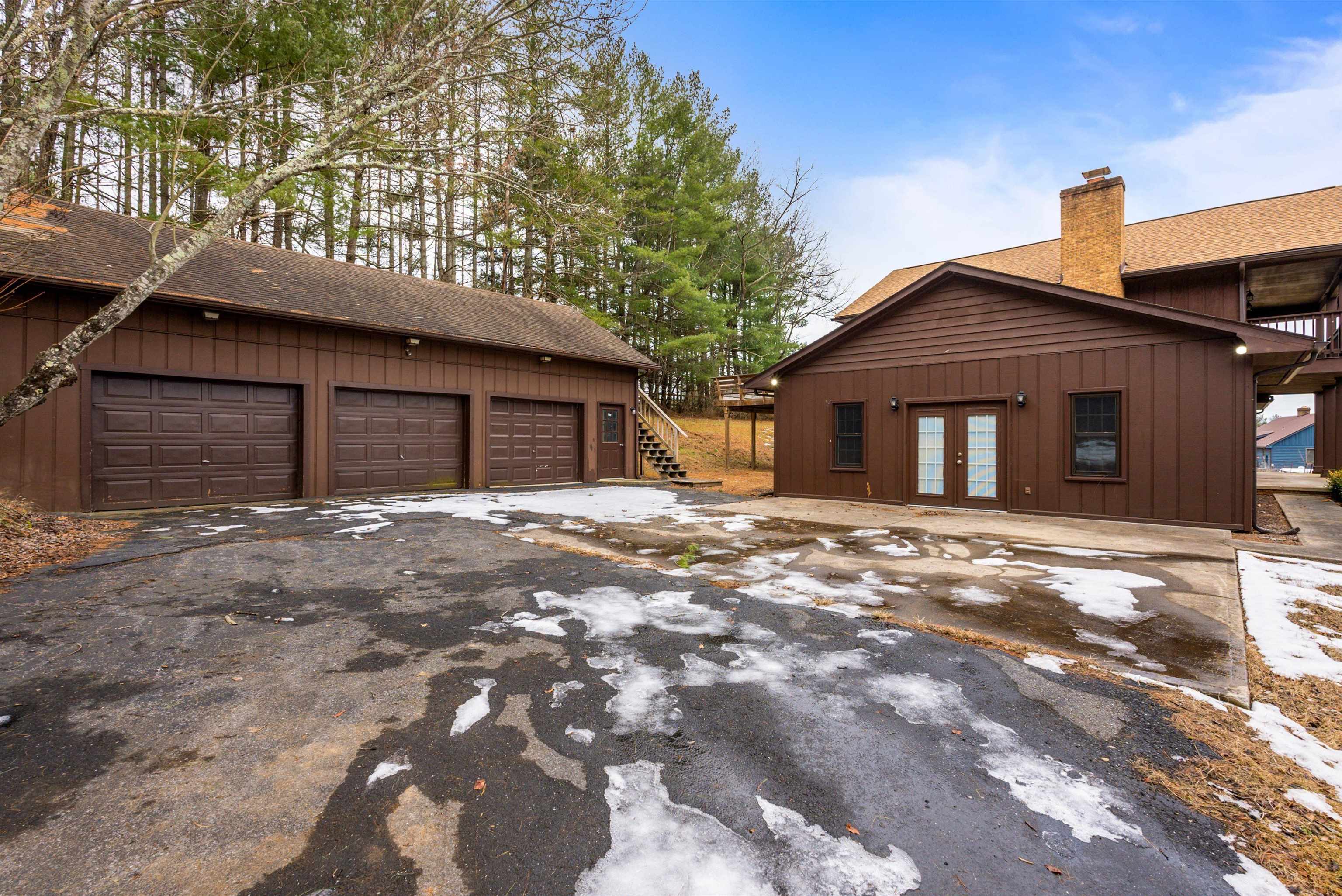 2064 CHURCHVILLE AVE, STAUNTON, Virginia 24401, 4 Bedrooms Bedrooms, ,3 BathroomsBathrooms,Residential,2064 CHURCHVILLE AVE,669435 MLS # 669435