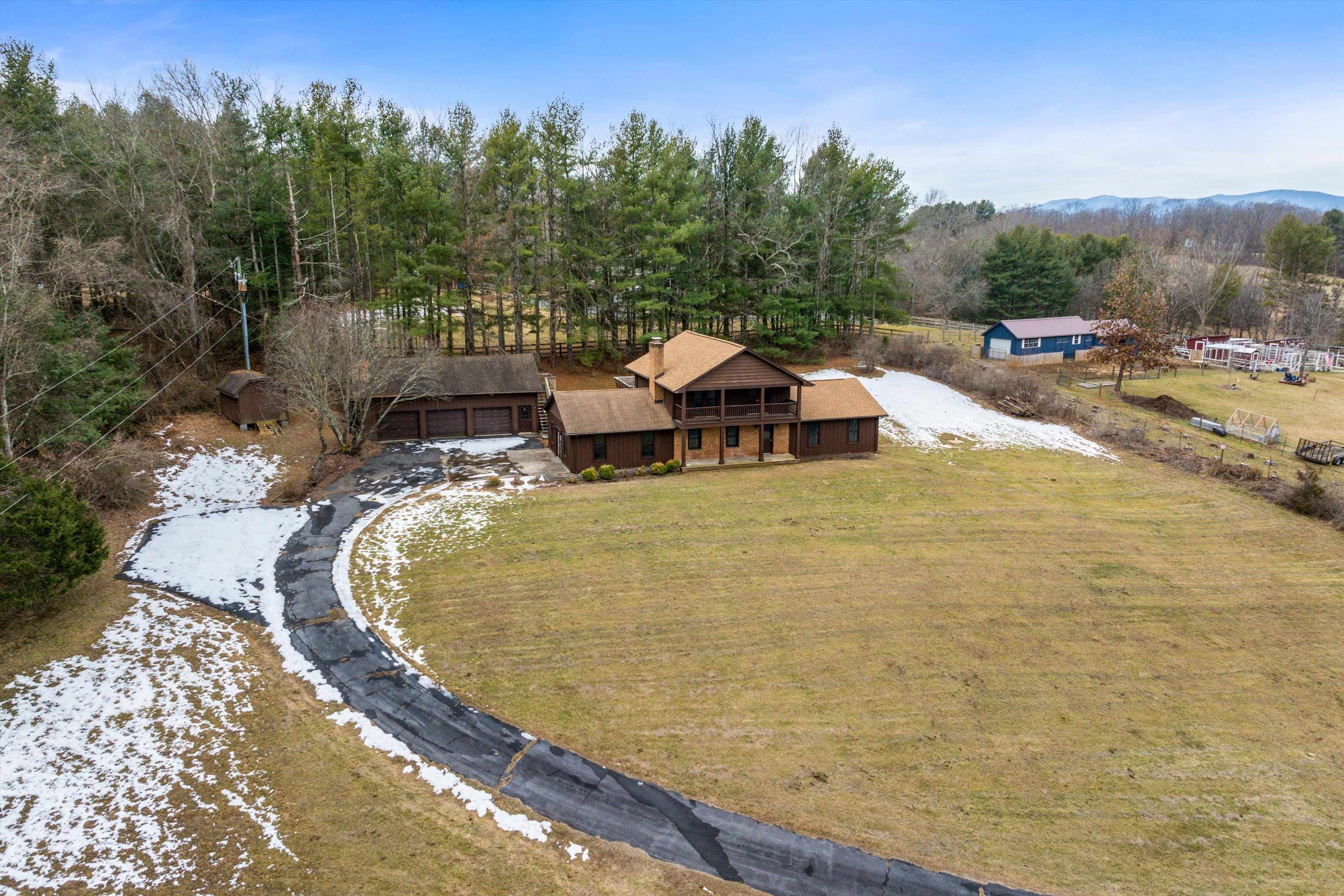 2064 CHURCHVILLE AVE, STAUNTON, Virginia 24401, 4 Bedrooms Bedrooms, ,3 BathroomsBathrooms,Residential,2064 CHURCHVILLE AVE,669435 MLS # 669435