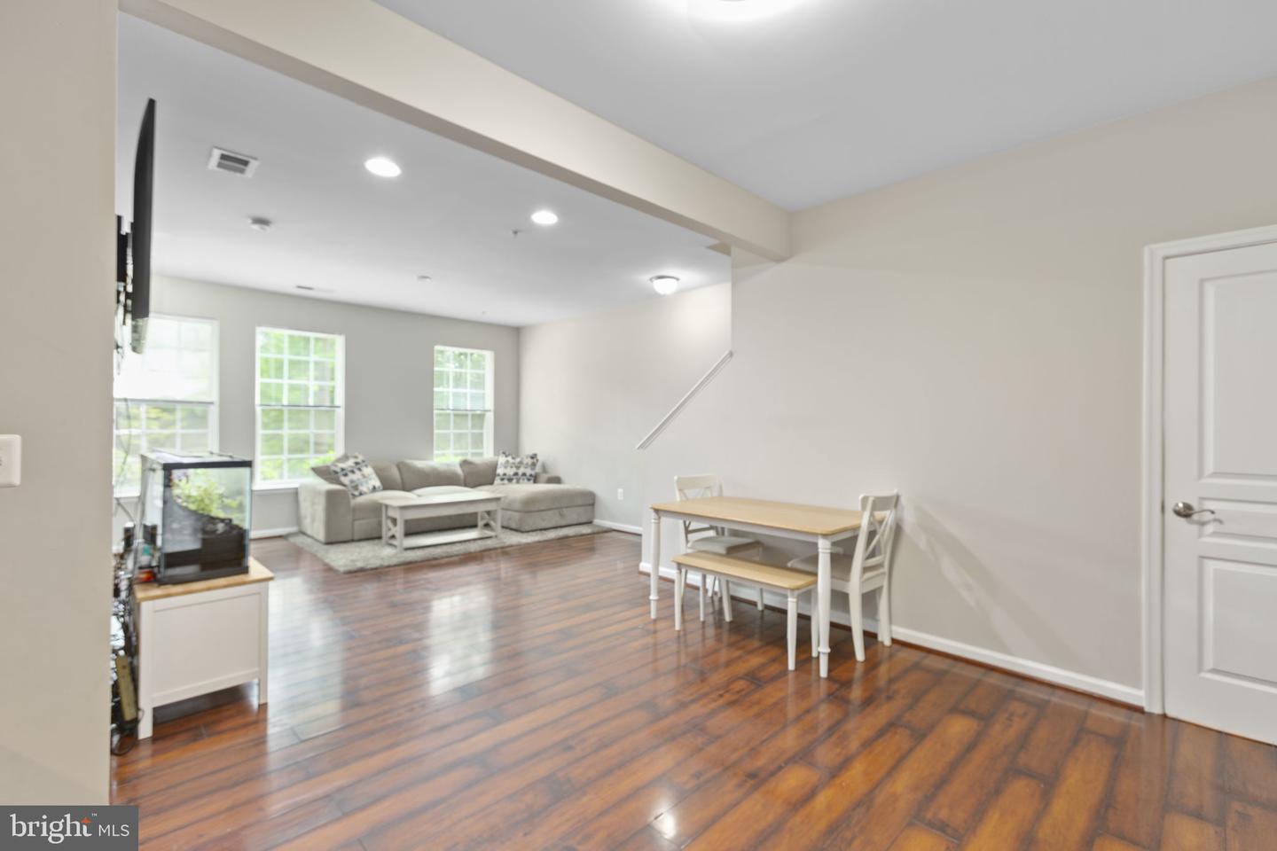 14718 MASON CREEK CIR, WOODBRIDGE, Virginia 22191, 3 Bedrooms Bedrooms, ,2 BathroomsBathrooms,Residential,For sale,14718 MASON CREEK CIR,VAPW2099880 MLS # VAPW2099880