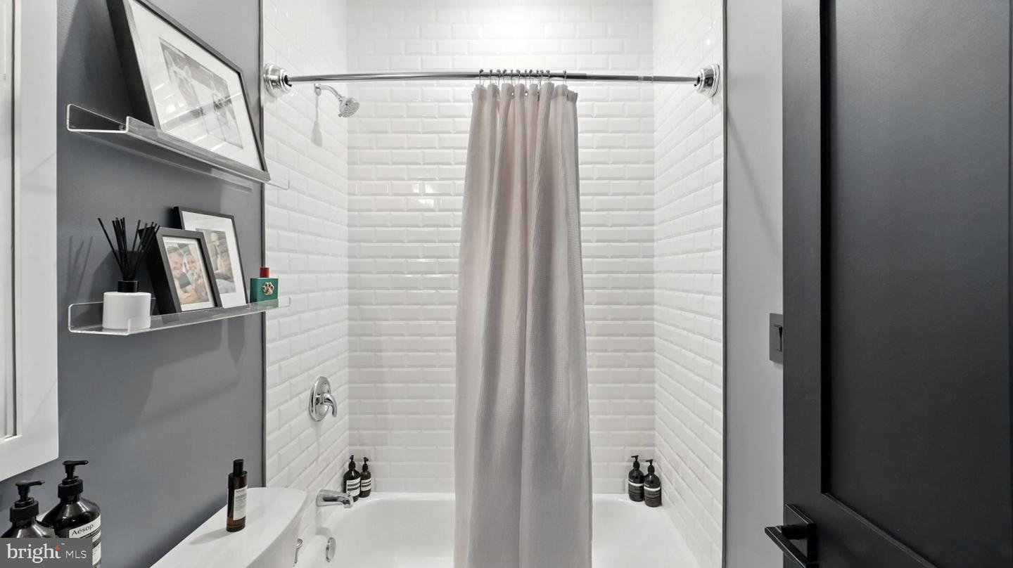 1612 ISHERWOOD ST NE #2, WASHINGTON, District Of Columbia 20002, 2 Bedrooms Bedrooms, 6 Rooms Rooms,2 BathroomsBathrooms,Residential,For sale,1612 ISHERWOOD ST NE #2,DCDC2212622 MLS # DCDC2212622