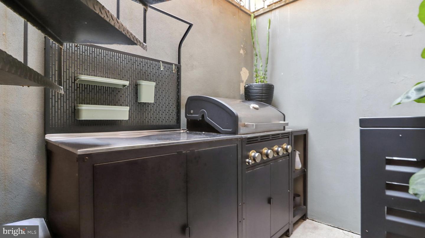 1612 ISHERWOOD ST NE #2, WASHINGTON, District Of Columbia 20002, 2 Bedrooms Bedrooms, 6 Rooms Rooms,2 BathroomsBathrooms,Residential,For sale,1612 ISHERWOOD ST NE #2,DCDC2212622 MLS # DCDC2212622