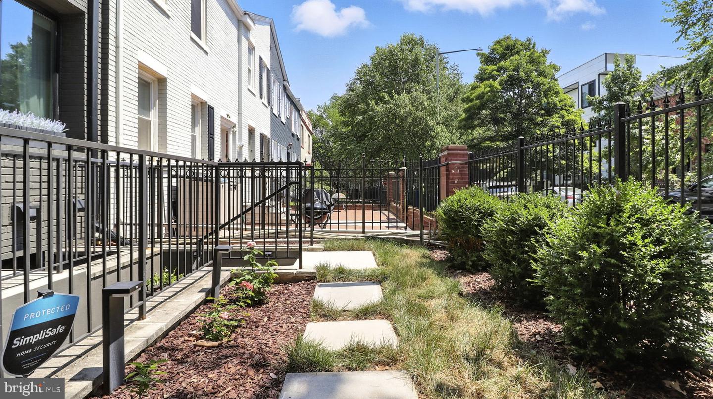 1612 ISHERWOOD ST NE #2, WASHINGTON, District Of Columbia 20002, 2 Bedrooms Bedrooms, 6 Rooms Rooms,2 BathroomsBathrooms,Residential,For sale,1612 ISHERWOOD ST NE #2,DCDC2212622 MLS # DCDC2212622