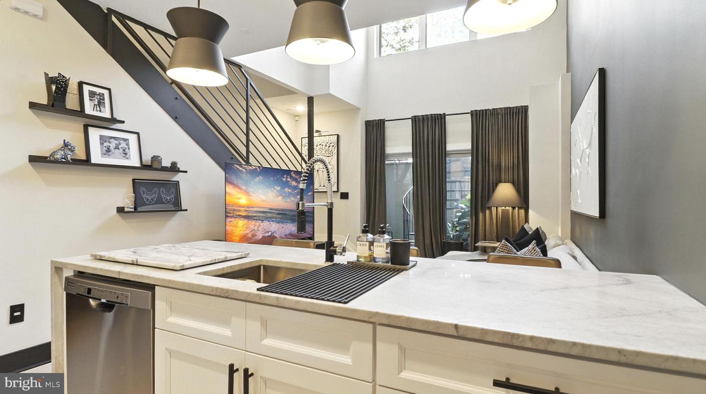 1612 ISHERWOOD ST NE #2, WASHINGTON, District Of Columbia 20002, 2 Bedrooms Bedrooms, 6 Rooms Rooms,2 BathroomsBathrooms,Residential,For sale,1612 ISHERWOOD ST NE #2,DCDC2212622 MLS # DCDC2212622
