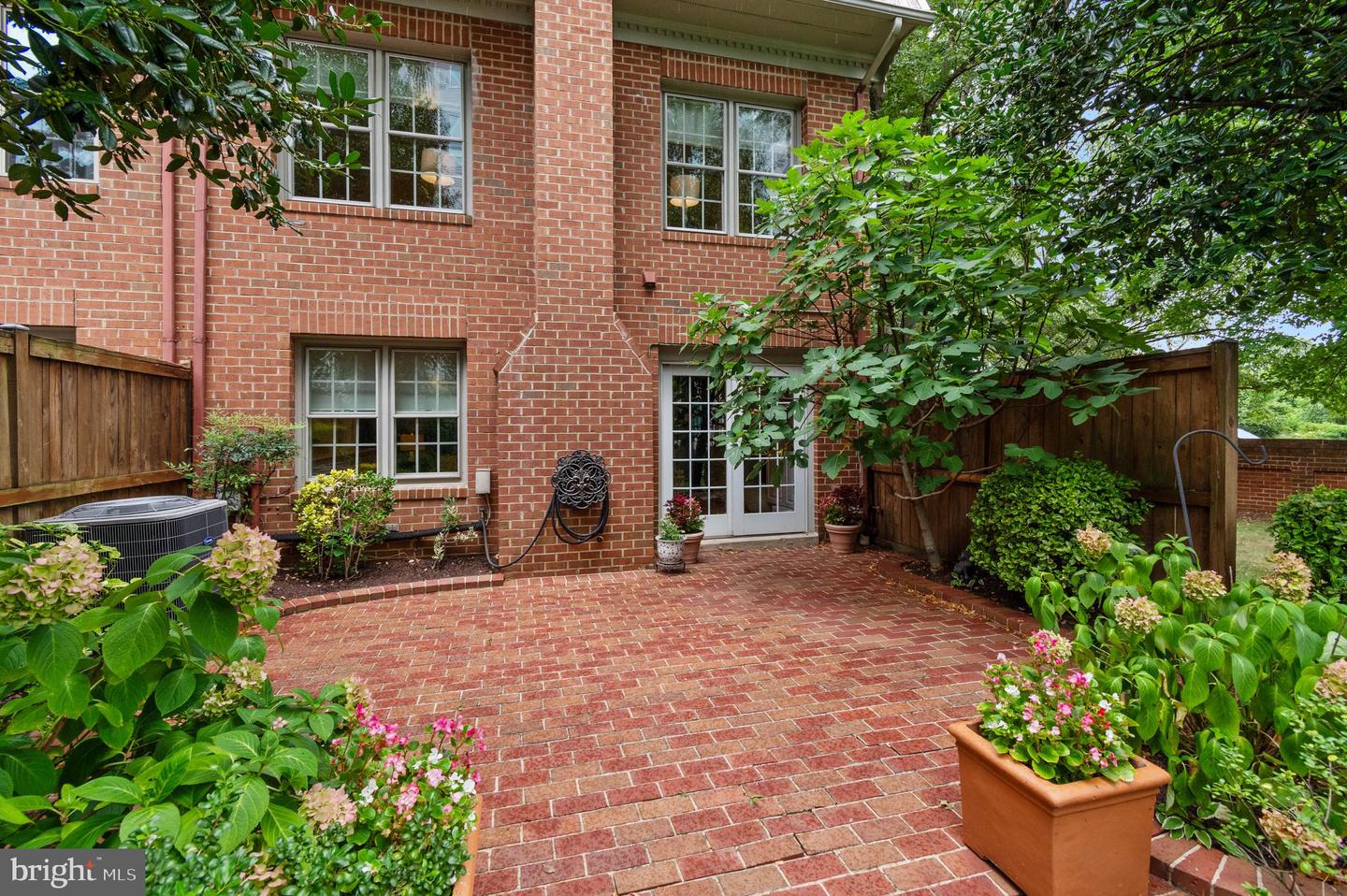 5000 HERITAGE LN, ALEXANDRIA, Virginia 22311, 3 Bedrooms Bedrooms, ,2 BathroomsBathrooms,Residential,For sale,5000 HERITAGE LN,VAAX2048366 MLS # VAAX2048366