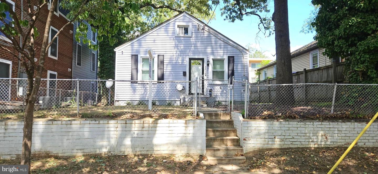 3216 DUBOIS PL SE, WASHINGTON, District Of Columbia 20019, 3 Bedrooms Bedrooms, ,2 BathroomsBathrooms,Residential,For sale,3216 DUBOIS PL SE,DCDC2215670 MLS # DCDC2215670