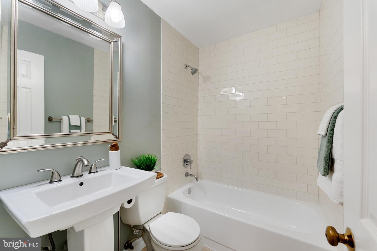 1310 SEAPORT LN, ALEXANDRIA, Virginia 22314, 2 Bedrooms Bedrooms, ,2 BathroomsBathrooms,Residential,For sale,1310 SEAPORT LN,VAAX2049390 MLS # VAAX2049390