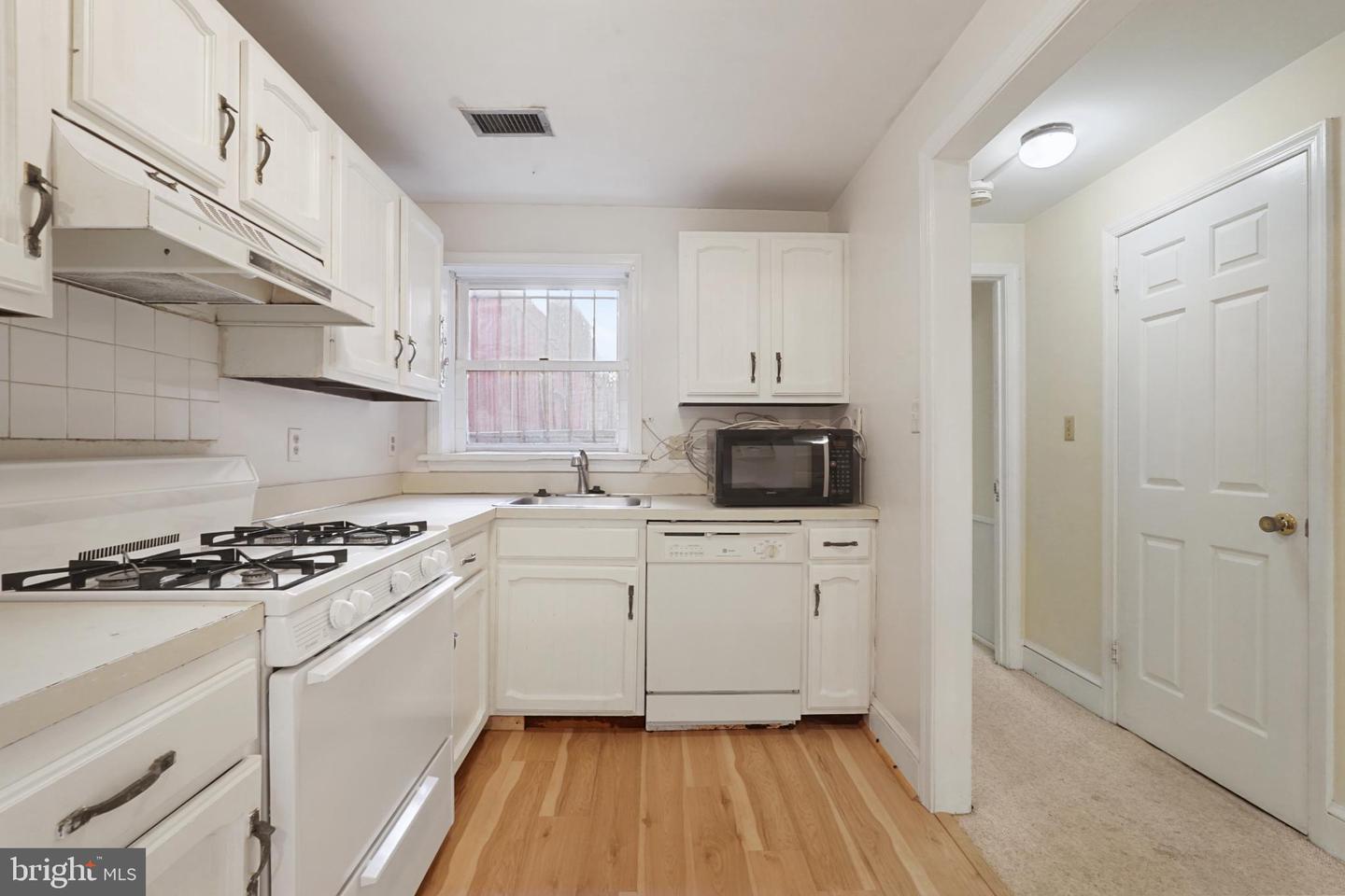 748 13TH ST SE, WASHINGTON, District Of Columbia 20003, 4 Bedrooms Bedrooms, 13 Rooms Rooms,3 BathroomsBathrooms,Residential,For sale,748 13TH ST SE,DCDC2221906 MLS # DCDC2221906