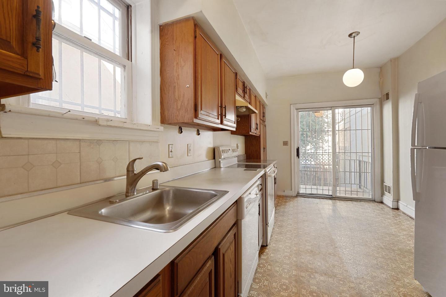 748 13TH ST SE, WASHINGTON, District Of Columbia 20003, 4 Bedrooms Bedrooms, 13 Rooms Rooms,3 BathroomsBathrooms,Residential,For sale,748 13TH ST SE,DCDC2221906 MLS # DCDC2221906