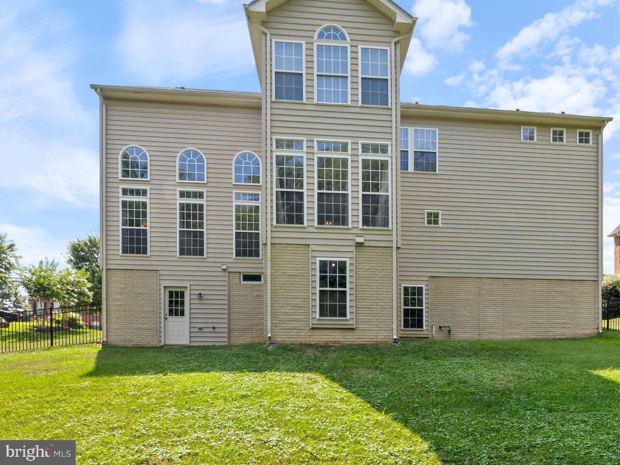 21030 COURTLAND VILLAGE DR, LEESBURG, Virginia 20175, 4 Bedrooms Bedrooms, ,3 BathroomsBathrooms,Residential,For sale,21030 COURTLAND VILLAGE DR,VALO2106786 MLS # VALO2106786