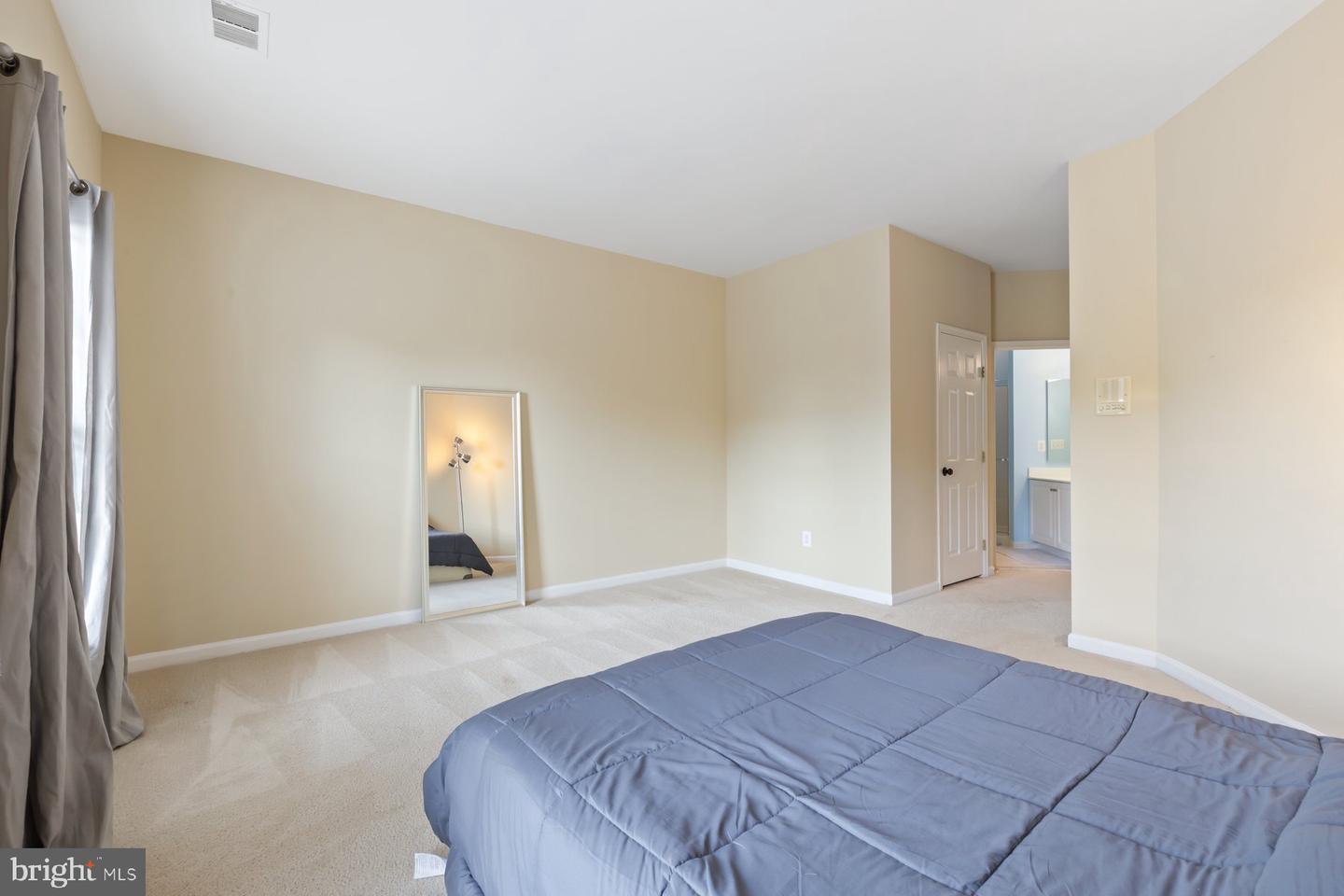 21030 COURTLAND VILLAGE DR, LEESBURG, Virginia 20175, 4 Bedrooms Bedrooms, ,3 BathroomsBathrooms,Residential,For sale,21030 COURTLAND VILLAGE DR,VALO2106786 MLS # VALO2106786