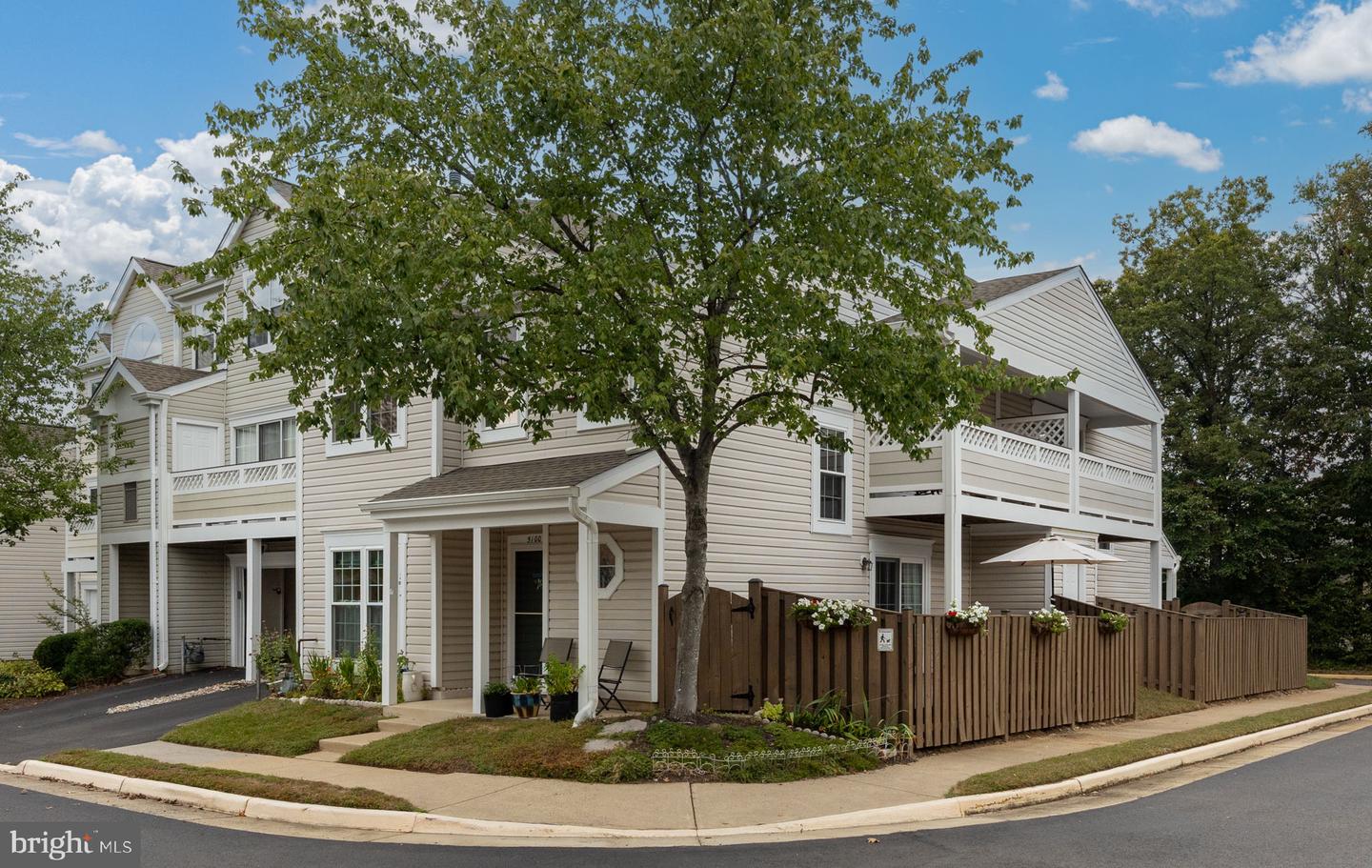 5100 CASTLE HARBOR WAY #117, CENTREVILLE, Virginia 20120, 3 Bedrooms Bedrooms, ,2 BathroomsBathrooms,Residential,For sale,5100 CASTLE HARBOR WAY #117,VAFX2267372 MLS # VAFX2267372