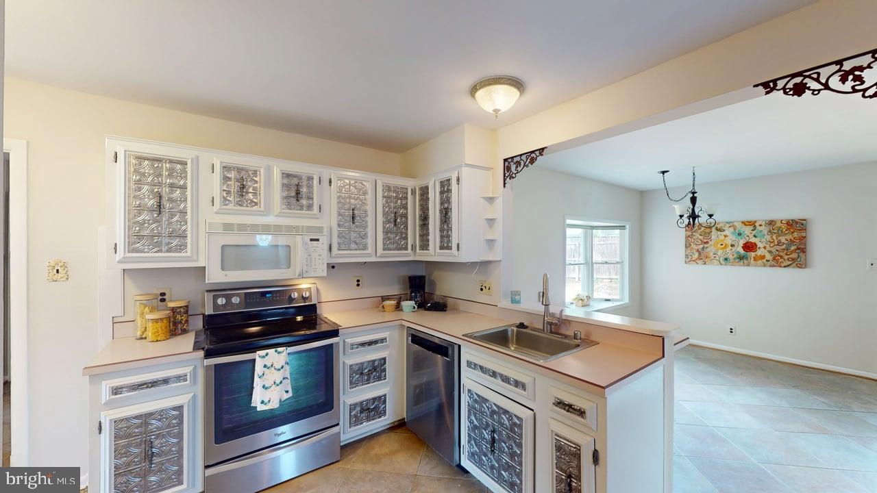1213 TERRYLYNN CT, HERNDON, Virginia 20170, 5 Bedrooms Bedrooms, ,2 BathroomsBathrooms,Residential,For sale,1213 TERRYLYNN CT,VAFX2267448 MLS # VAFX2267448