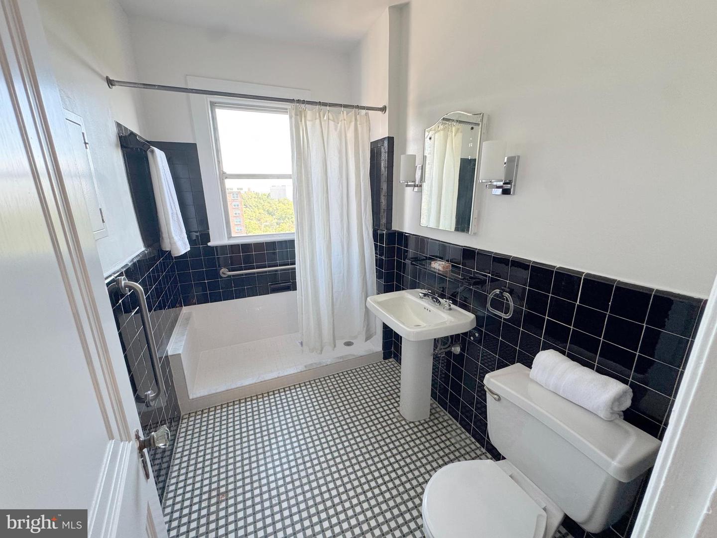 4000 CATHEDRAL AVE NW #848/849B, WASHINGTON, District Of Columbia 20016, 2 Bedrooms Bedrooms, 8 Rooms Rooms,2 BathroomsBathrooms,Residential,For sale,4000 CATHEDRAL AVE NW #848/849B,DCDC2222962 MLS # DCDC2222962