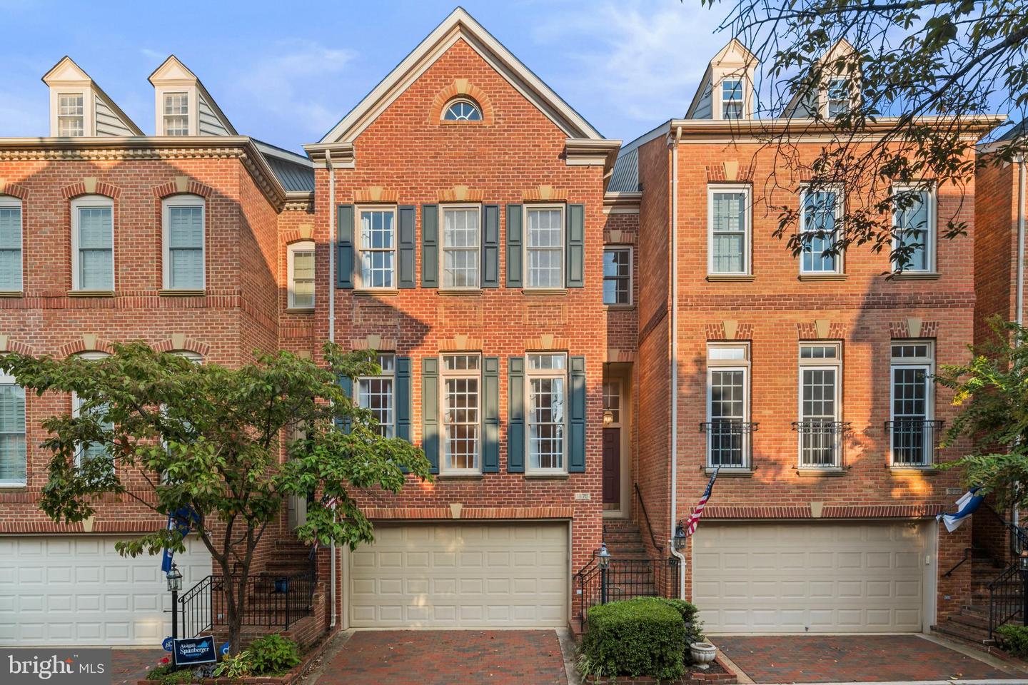 1675 HUNTING CREEK DR, ALEXANDRIA, Virginia 22314, 5 Bedrooms Bedrooms, ,4 BathroomsBathrooms,Residential,For sale,1675 HUNTING CREEK DR,VAAX2049876 MLS # VAAX2049876