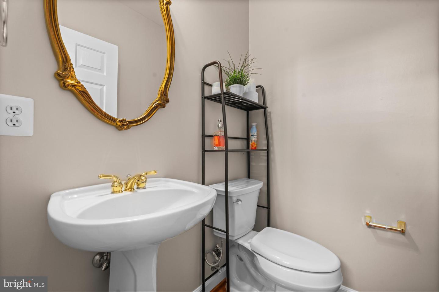 1675 HUNTING CREEK DR, ALEXANDRIA, Virginia 22314, 5 Bedrooms Bedrooms, ,4 BathroomsBathrooms,Residential,For sale,1675 HUNTING CREEK DR,VAAX2049876 MLS # VAAX2049876