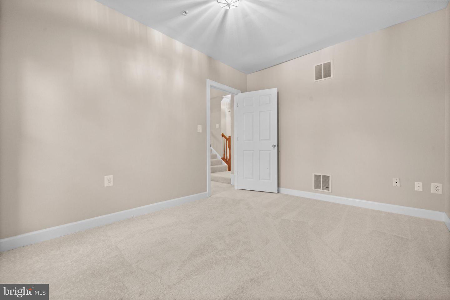 1675 HUNTING CREEK DR, ALEXANDRIA, Virginia 22314, 5 Bedrooms Bedrooms, ,4 BathroomsBathrooms,Residential,For sale,1675 HUNTING CREEK DR,VAAX2049876 MLS # VAAX2049876