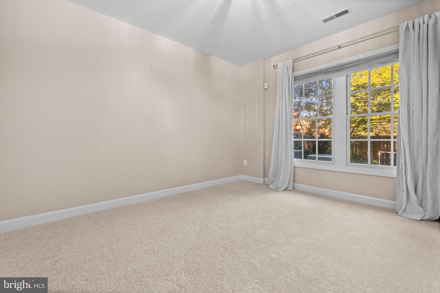 1675 HUNTING CREEK DR, ALEXANDRIA, Virginia 22314, 5 Bedrooms Bedrooms, ,4 BathroomsBathrooms,Residential,For sale,1675 HUNTING CREEK DR,VAAX2049876 MLS # VAAX2049876