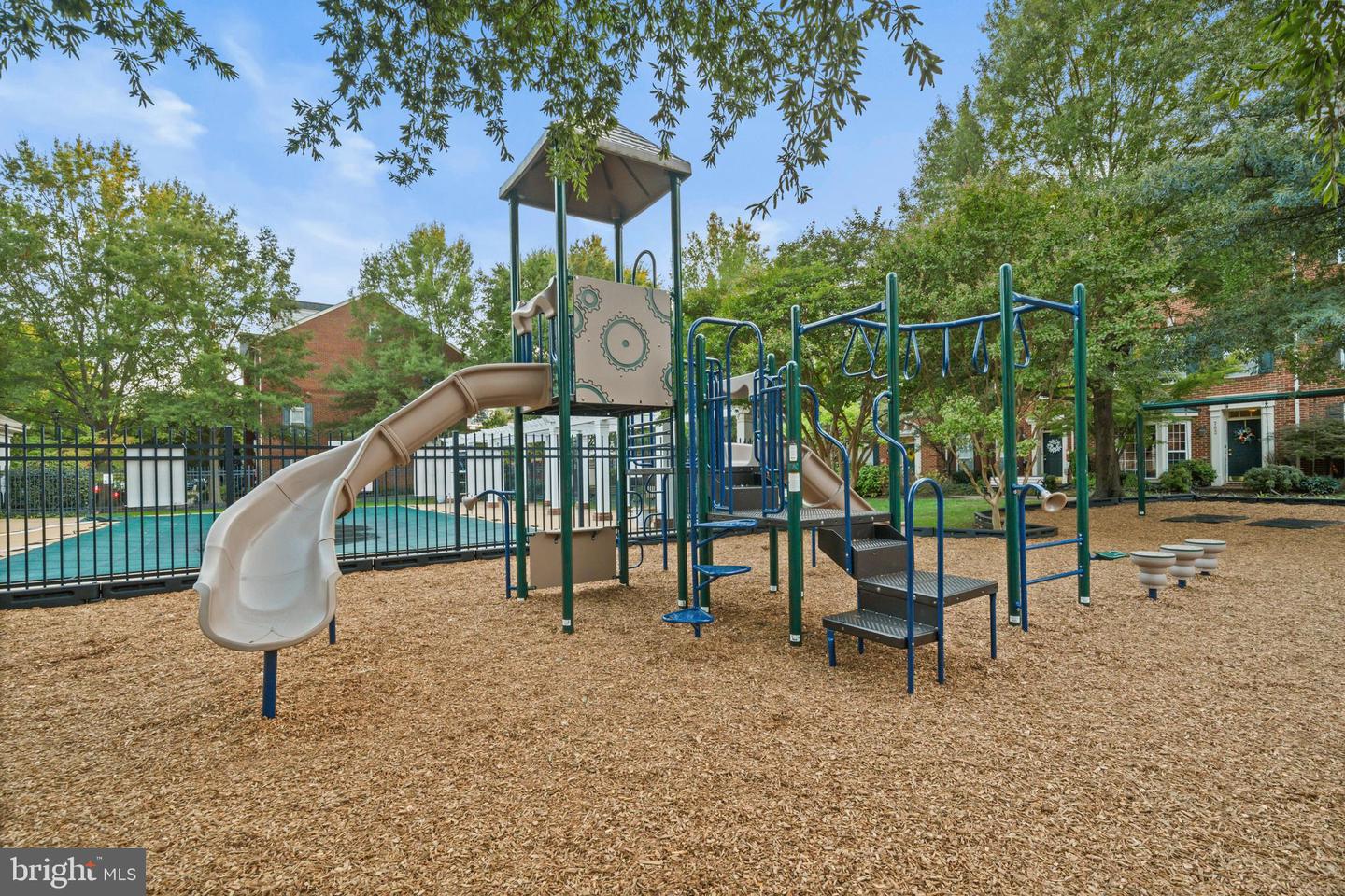 1675 HUNTING CREEK DR, ALEXANDRIA, Virginia 22314, 5 Bedrooms Bedrooms, ,4 BathroomsBathrooms,Residential,For sale,1675 HUNTING CREEK DR,VAAX2049876 MLS # VAAX2049876